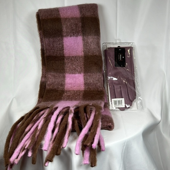 Stunning mauve & brown polyester scarf 🧣& Premium gloves in matching mauve. - Picture 2 of 6